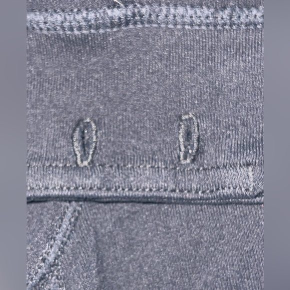 Lululemon Woman’s Cropped Leggings Size 8 - Picture 7 of 9